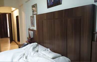 Imagem: A casa possui 5 Dormitórios, 3 Banheiros, 4 Vagas na garagem