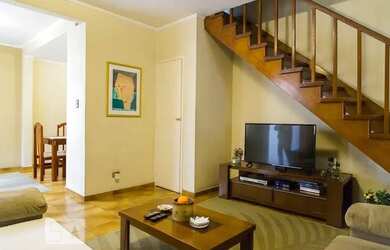 Imagem: A casa possui 4 Dormitórios, 5 Banheiros, 2 Vagas na garagem