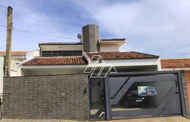 Imagem: A casa possui 4 Dormitórios, 4 Banheiros, 3 Vagas na garagem