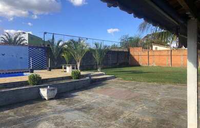 Imagem: A casa possui 2 Dormitórios, 2 Banheiros, 4 Vagas na garagem