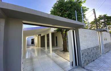 Imagem: A casa possui 5 Dormitórios, 2 Banheiros, 2 Vagas na garagem