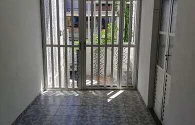 Imagem: A casa possui 2 Dormitórios, 1 Banheiro e está localizado