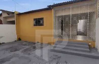 Imagem: A casa possui 3 Dormitórios, 3 Banheiros, 2 Vagas na garagem