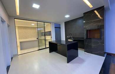 Imagem: A casa em condomínio possui 3 Dormitórios, 3 Banheiros, 3