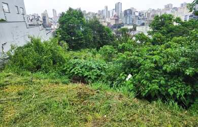Imagem: O terreno possui 592m² de Área e está localizado em Centro