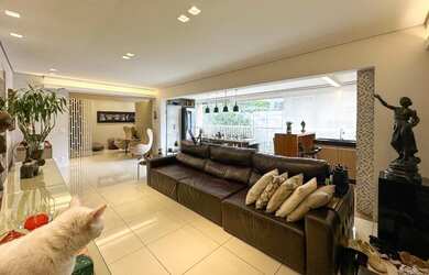 Imagem: O apartamento possui 4 Dormitórios, 3 Banheiros, 3 Vagas na