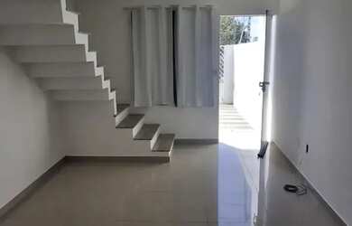 Imagem: A casa possui 2 Dormitórios, 2 Banheiros, 1 Vaga na garagem