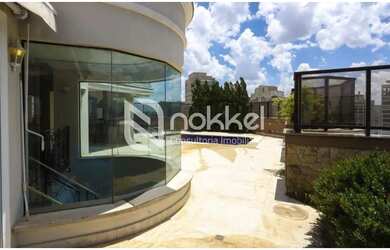 Imagem: O apartamento na cobertura possui 4 Dormitórios, 5 Banheiros