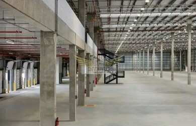 Imagem: O depósito possui 5 Vagas na garagem, 4.073m² de Área, Imóvel