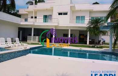 Imagem: A casa em condomínio possui 5 Dormitórios, 5 Banheiros, 5