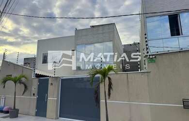 Imagem: A casa possui 2 Dormitórios, 3 Banheiros, 1 Vaga na garagem