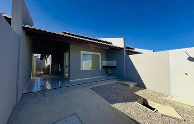 Imagem: A casa possui 2 Dormitórios, 2 Banheiros, 1 Vaga na garagem