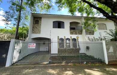 Imagem: A casa possui 3 Dormitórios, 1 Banheiro, 1 Vaga na garagem