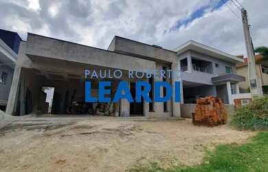 Imagem: A casa em condomínio possui 3 Dormitórios, 5 Banheiros, 4