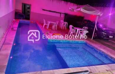 Imagem: A casa possui 5 Dormitórios, 1 Banheiro, 3 Vagas na garagem