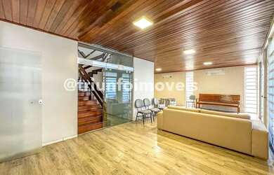 Imagem: A casa possui 5 Dormitórios, 4 Banheiros, 4 Vagas na garagem