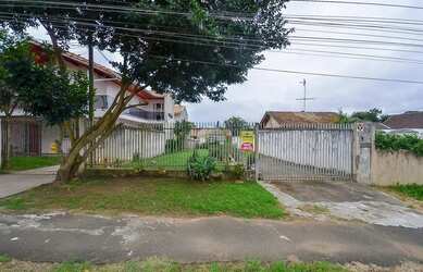 Imagem: A casa possui 2 Dormitórios, 1 Banheiro, 2 Vagas na garagem