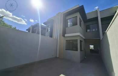 Imagem: A casa possui 3 Dormitórios, 3 Banheiros, 1 Vaga na garagem