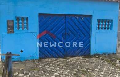 Imagem: A casa possui 2 Dormitórios, 1 Banheiro, 2 Vagas na garagem