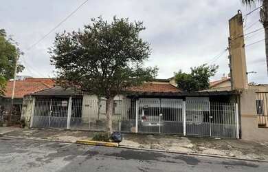 Imagem: A casa possui 2 Dormitórios, 1 Banheiro, 5 Vagas na garagem