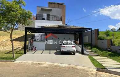 Imagem: A casa em condomínio possui 4 Dormitórios, 3 Banheiros, 4