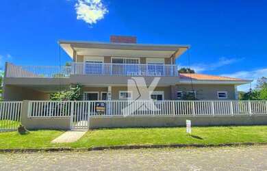 Imagem: A casa possui 5 Dormitórios, 5 Banheiros, 4 Vagas na garagem