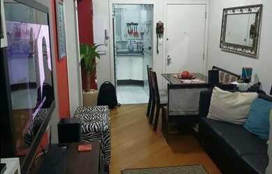 Imagem: O apartamento possui 2 Dormitórios, 1 Banheiro, 1 Vaga na garagem