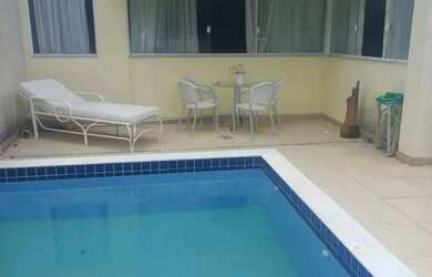 Imagem: A casa possui 3 Dormitórios, 4 Banheiros, 4 Vagas na garagem