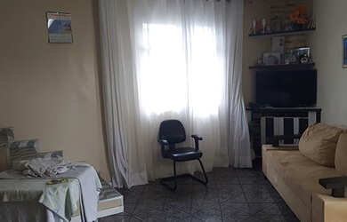 Imagem: A casa possui 3 Dormitórios, 3 Banheiros, 1 Vaga na garagem