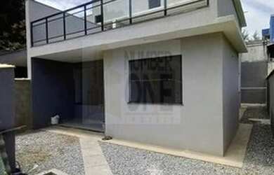 Imagem: A casa possui 3 Dormitórios, 2 Banheiros, 3 Vagas na garagem