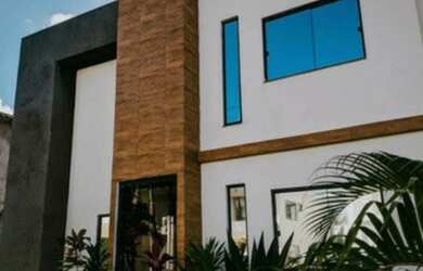 Imagem: A casa em condomínio possui 5 Dormitórios, 3 Banheiros, 2