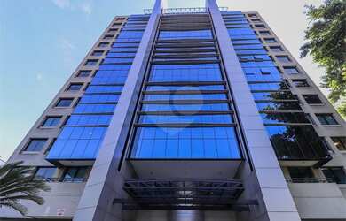 Imagem: O depósito possui 2 Vagas na garagem, 42m² de Área e está