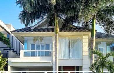 Imagem: A casa em condomínio possui 4 Dormitórios, 5 Banheiros, 3