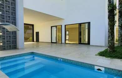 Imagem: A casa em condomínio possui 4 Dormitórios, 4 Banheiros, 2