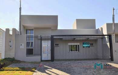 Imagem: A casa possui 3 Dormitórios, 1 Banheiro, 2 Vagas na garagem