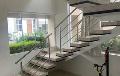 Imagem: A casa em condomínio possui 4 Dormitórios, 4 Banheiros, 2