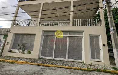 Imagem: A casa possui 4 Dormitórios, 5 Banheiros, 4 Vagas na garagem