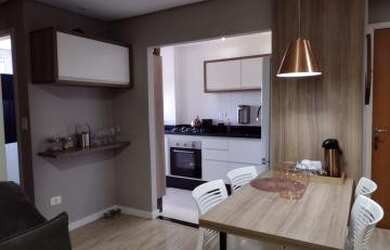 Imagem: O apartamento possui 2 Dormitórios, 1 Banheiro, 1 Vaga na garagem