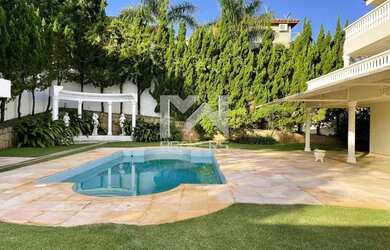 Imagem: A casa em condomínio possui 5 Dormitórios, 5 Banheiros, 5