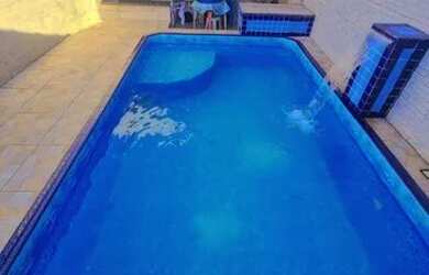 Imagem: A casa possui 3 Dormitórios, 3 Banheiros, 2 Vagas na garagem