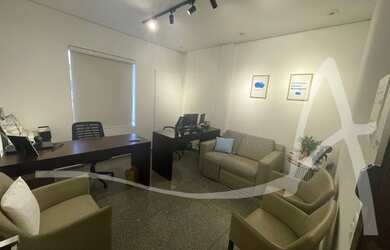 Imagem: O depósito possui 1 Vaga na garagem, 14m² de Área e está