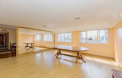 Imagem: O apartamento possui 3 Dormitórios, 5 Banheiros, 2 Vagas na