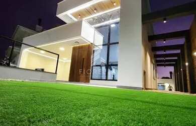 Imagem: A casa possui 3 Dormitórios, 2 Banheiros, 2 Vagas na garagem