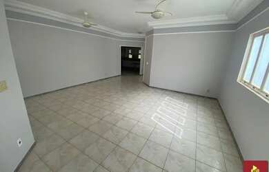 Imagem 4: Casa de condomínio térrea para aluguel possui 236 metros quadrados com...