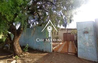 Imagem: A casa possui 3 Dormitórios, 1 Banheiro, 1 Vaga na garagem