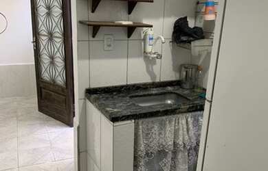 Imagem: A casa possui 1 Dormitório, 1 Banheiro e está localizado