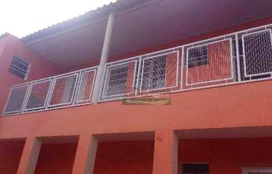 Imagem: A casa possui 2 Dormitórios, 1 Banheiro, 2 Vagas na garagem