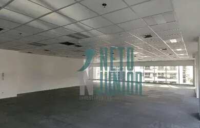 Imagem: O depósito possui 5 Vagas na garagem, 252m² de Área e está