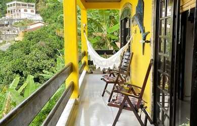 Imagem: A casa possui 3 Dormitórios, 3 Banheiros, 172m² de Área e