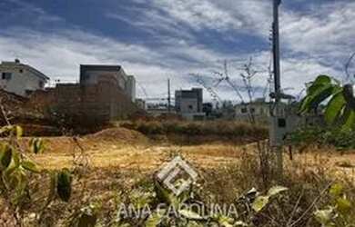 Imagem: O terreno possui 370m² de Área e está localizado em Ibituruna